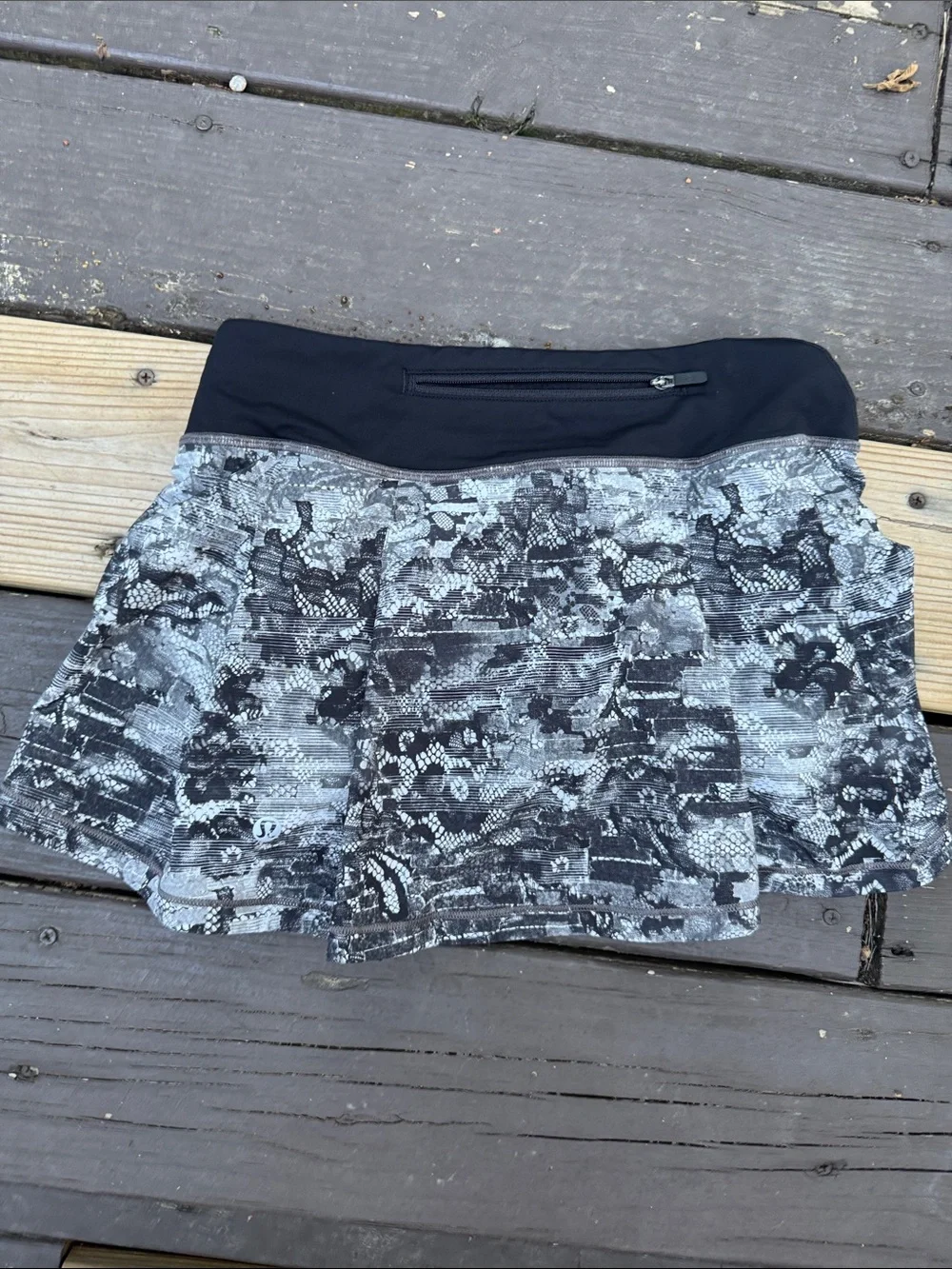 lululemon athletica Black & Gray Printed Active Mini Skirt size 2 - Picture 2 of 7